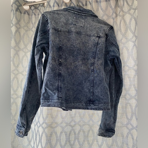 Your typical comfy jeans jacket - Picture 3 of 6